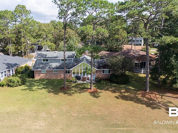 3rd image of 105 Laverne Cir