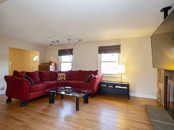 2nd image of 124 Emerson Dr