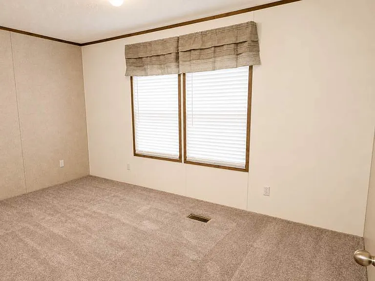 315 Robin Ann Ave — Photo 3