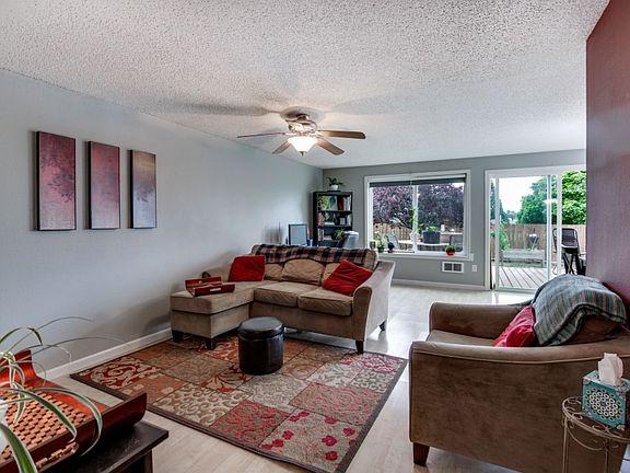 4th image of 3213 53rd Ave NE