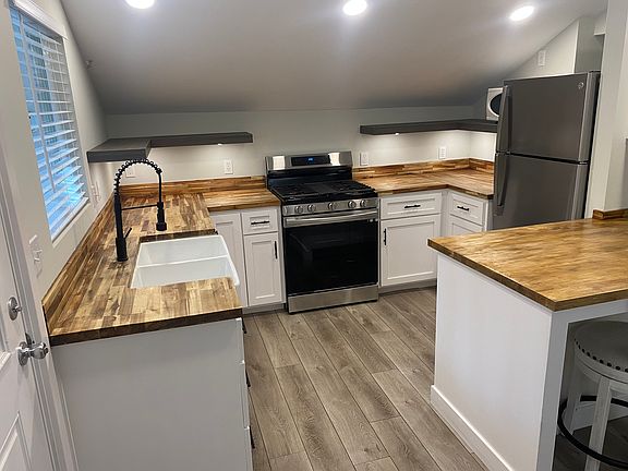 3rd image of 201 Nardi Ln
