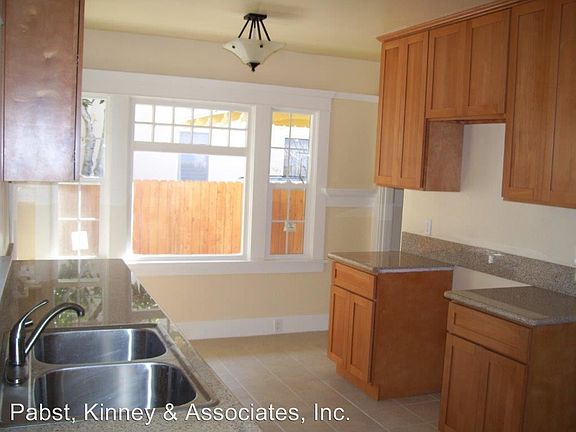 3rd image of 3107 E Theresa St