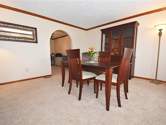 2nd image of 401 Farmcrest Dr