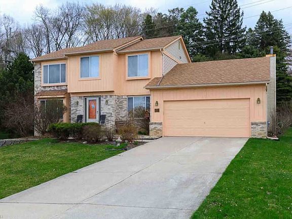 2nd image of 252 Dorchester Ct