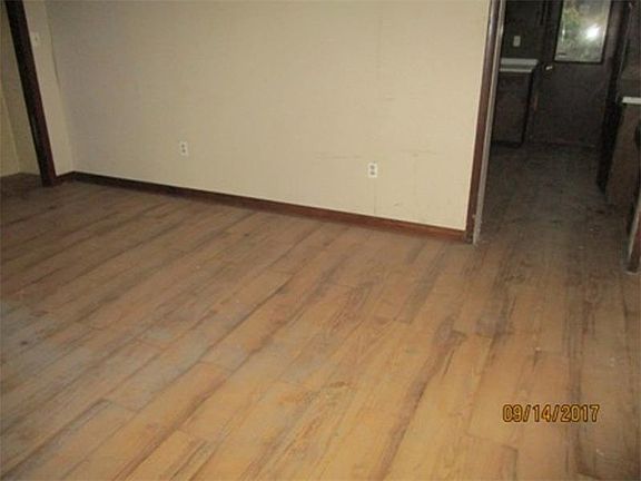 3rd image of 1724 Cecil St