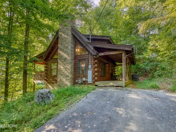 520 Ogle Dr, Pigeon Forge, TN 37863