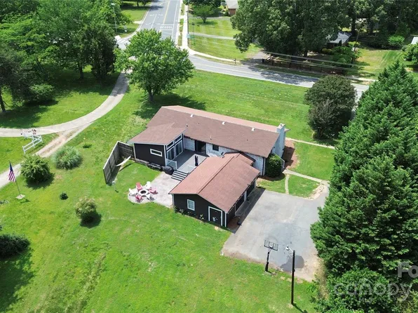 9808 Washam Potts Rd, Cornelius, NC 28031