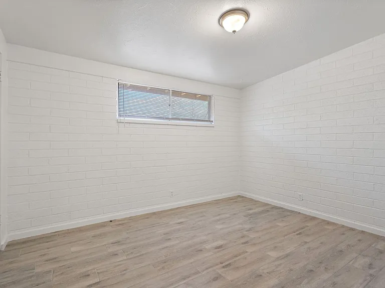 1515 E Blacklidge Dr — Photo 7