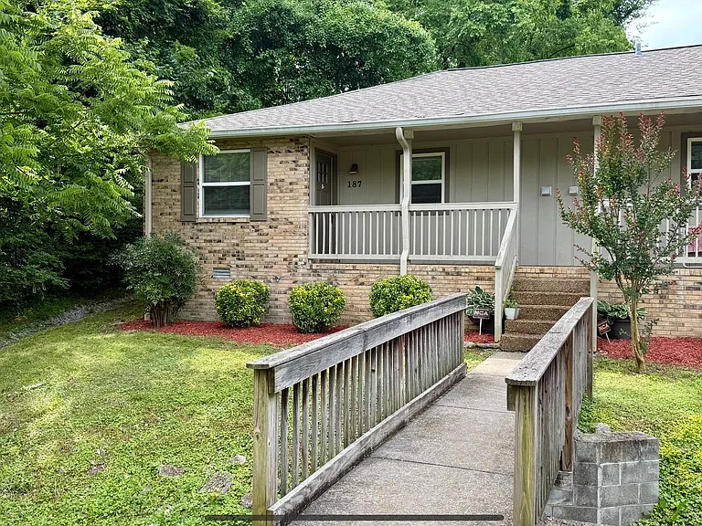 187 Briggs Ave — Photo 15