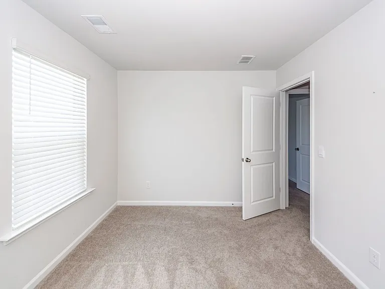 214 Wild Strawberry Ln — Photo 31
