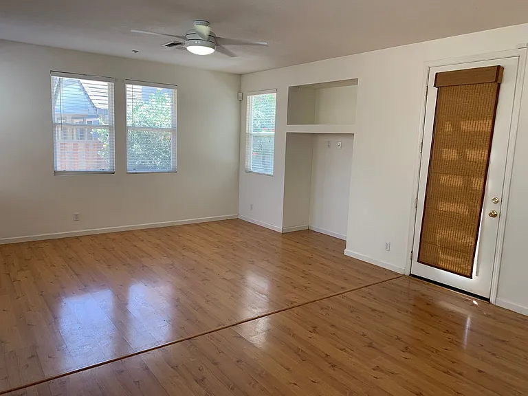 222 Whispering Oaks Ct — Photo 4
