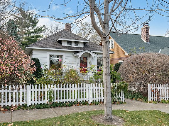 2nd image of 3336 Girard Ave S