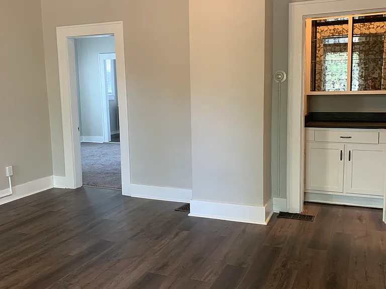 1102 W Berry St #3 — Photo 2
