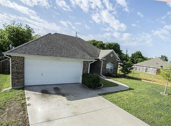 3rd image of 803 Oakmont Dr