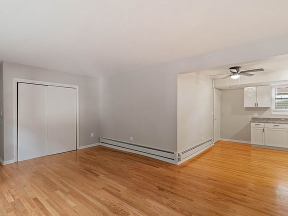 4th image of 1714 W Touhy Ave #D1n