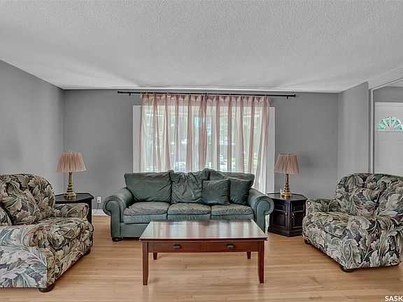 5th image of 1830 Cowan CRESCENT
