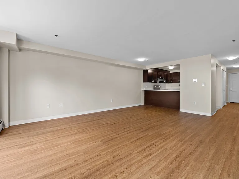 Mission Main — Photo 16