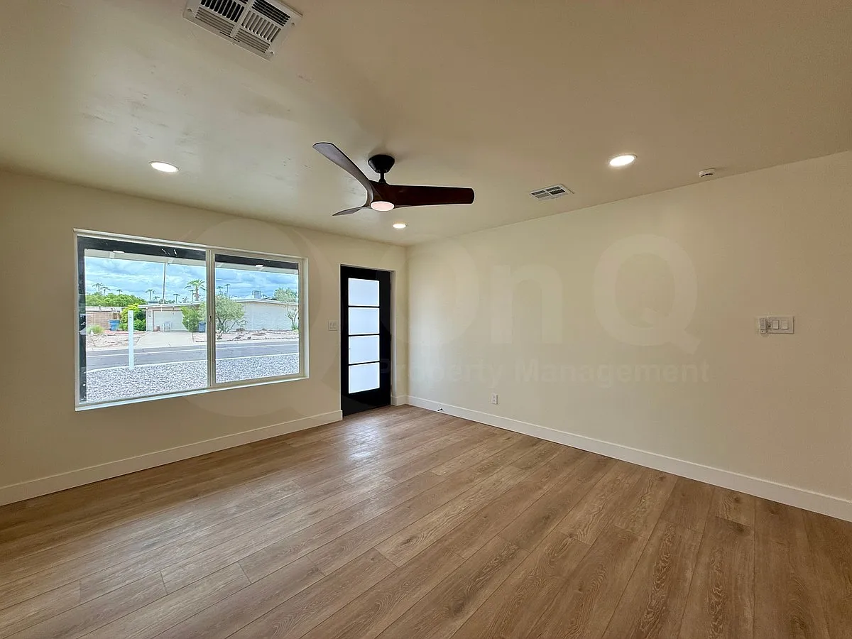3 bed, 2.0 bath, 1662 sqft, $2,295 — Photo 3