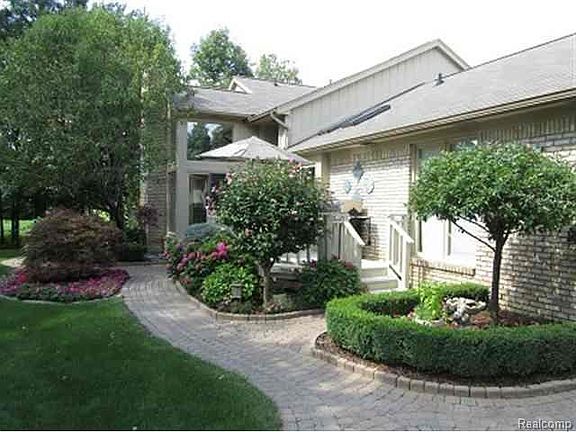 3rd image of 43163 W Kirkwood Dr