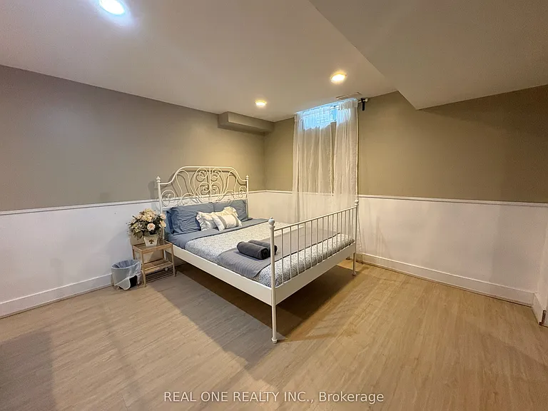 3245 Cambourne Cres — Photo 22