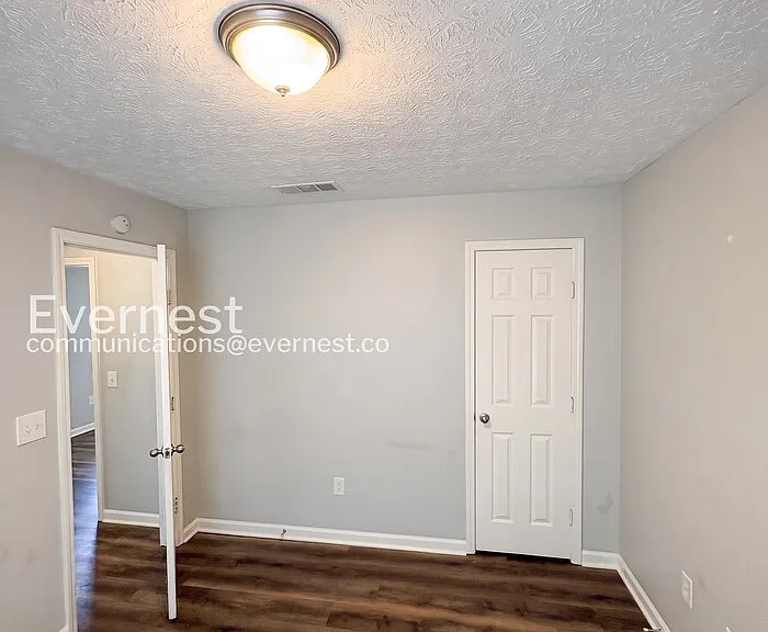 204 Tara Ct — Photo 12