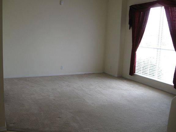 3rd image of 207 Charleston Dr #L