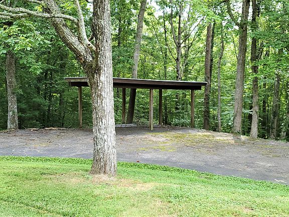 4th image of 396 Clayton Dr
