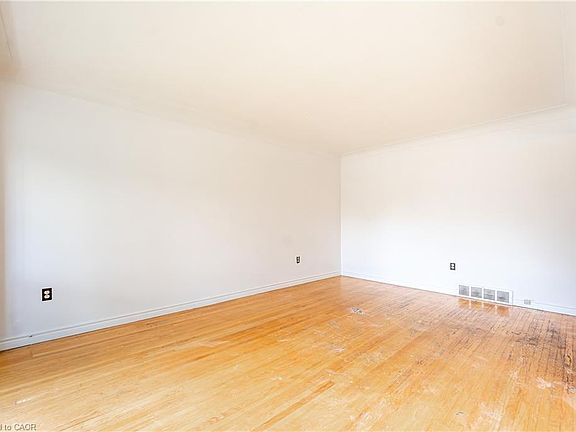 3rd image of 295 Millvue St