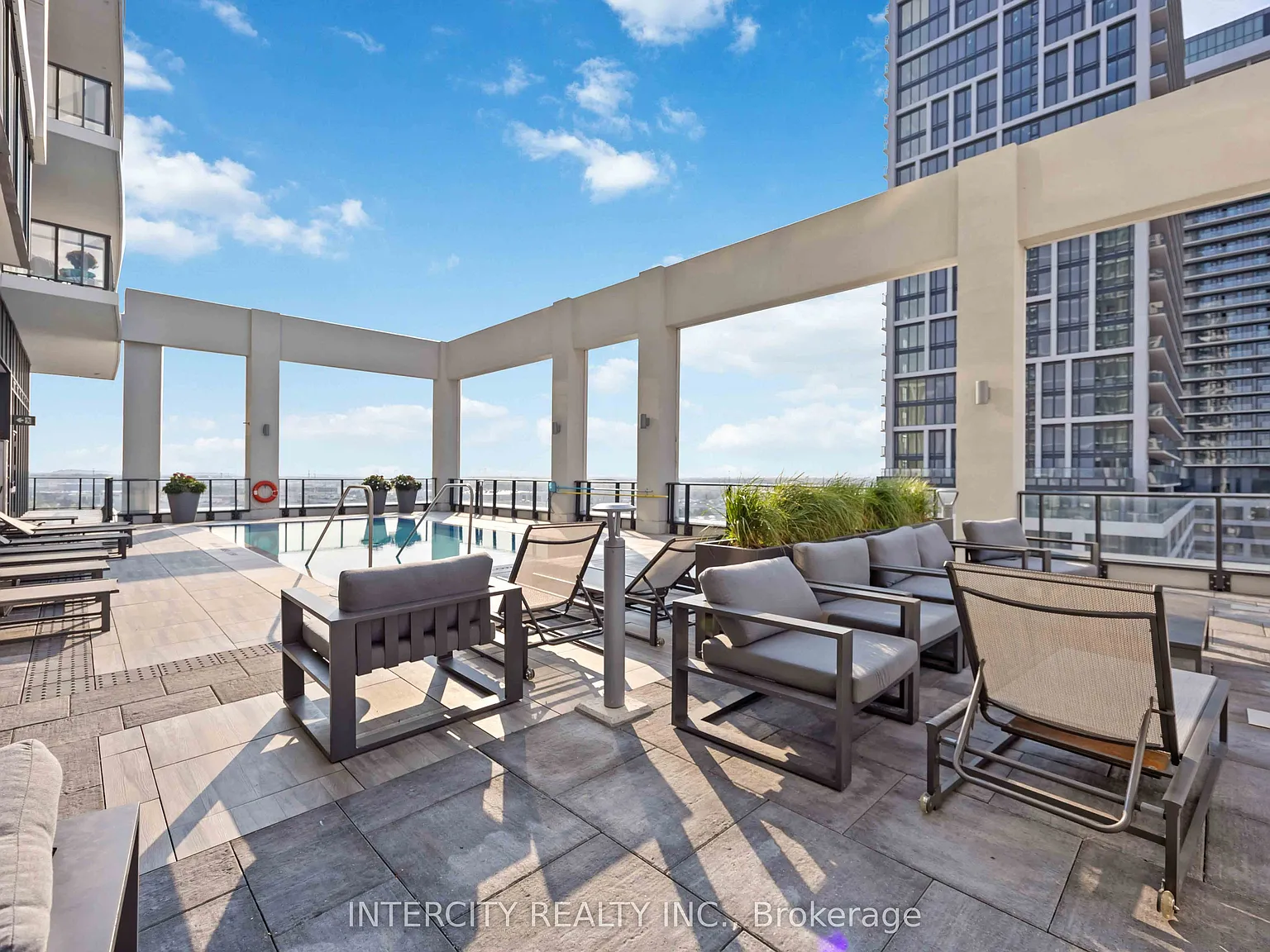 Charisma Condos — Photo 3