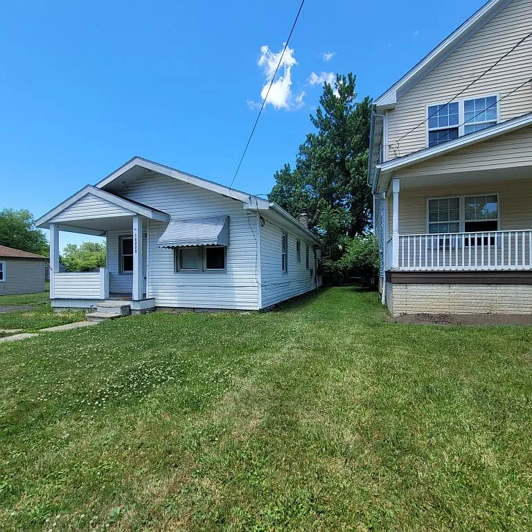 15205 Lincoln Ave — Photo 2