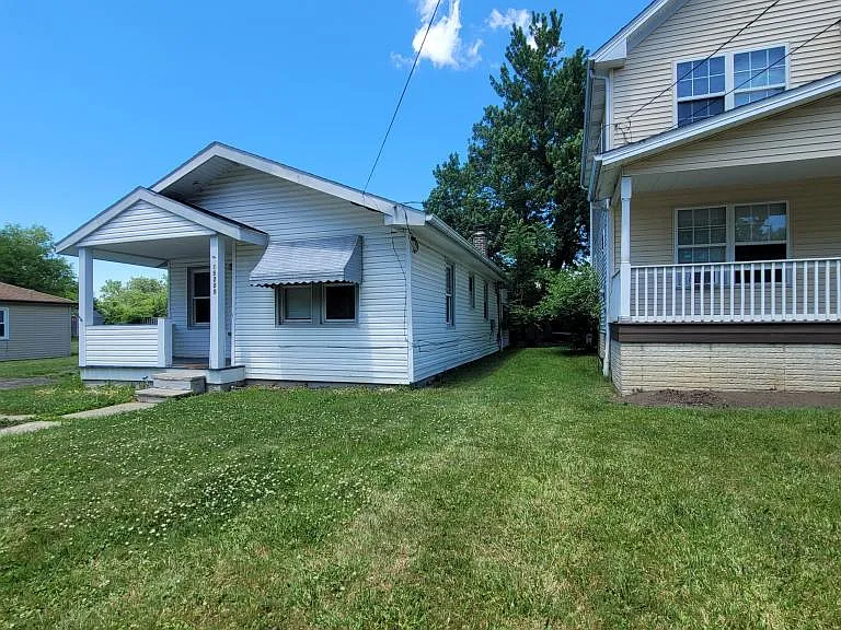 15205 Lincoln Ave — Photo 2