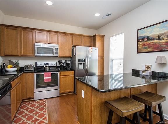 5th image of 1615 River Bend Blvd