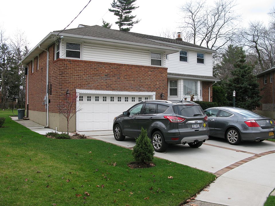 2nd image of 1384 Richmond Ct
