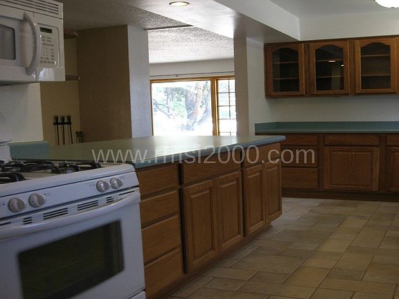 4th image of 3235 Reina Ct NE