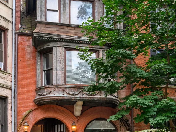 57 E Cedar St, Chicago, IL 60611