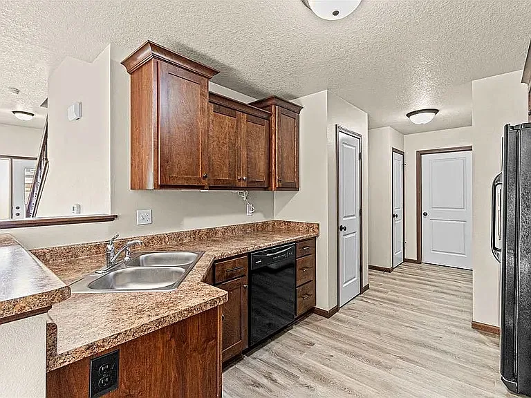 1538 Burr Dr — Photo 9