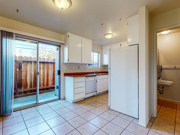 3rd image of 1331 Wright St #2