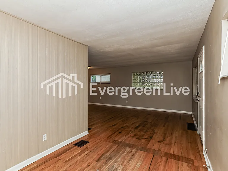 2030 Faywood Dr — Photo 4