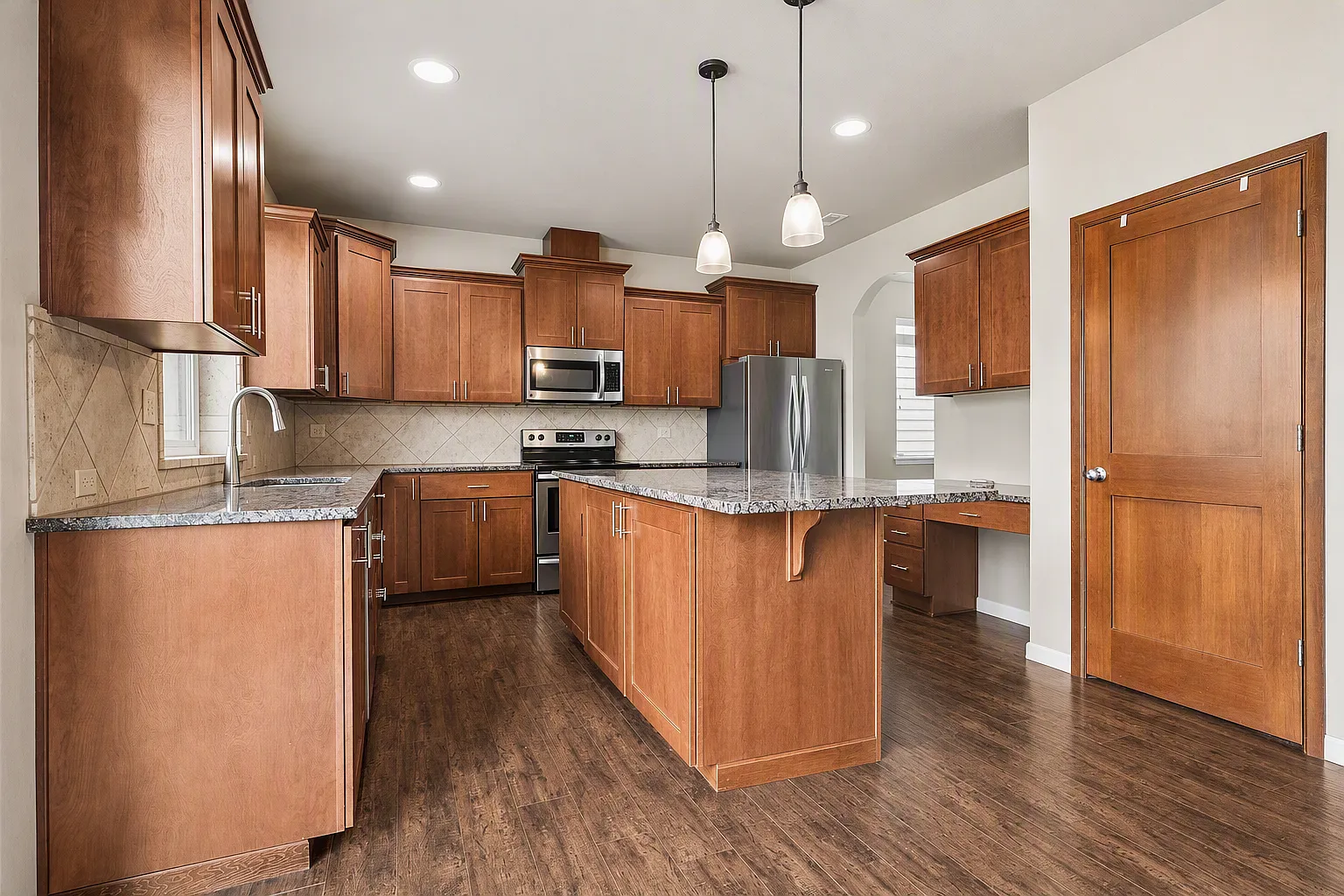4 bed, 2.5 bath, 3246 sqft, $3,045 — Photo 2
