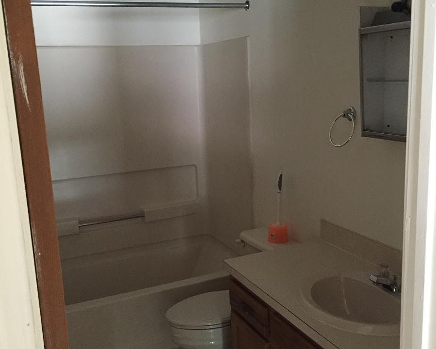 2nd image of 100 Mark Ln Unit R10
