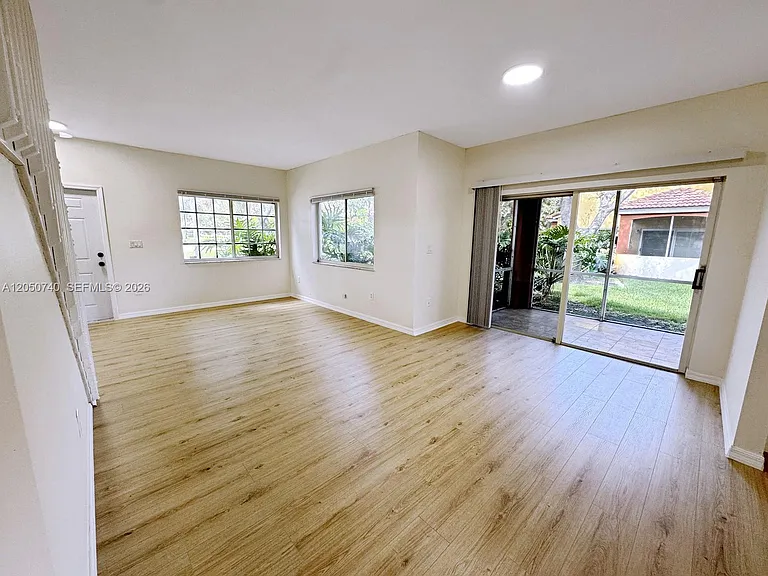 10341 SW 18th St — Photo 6
