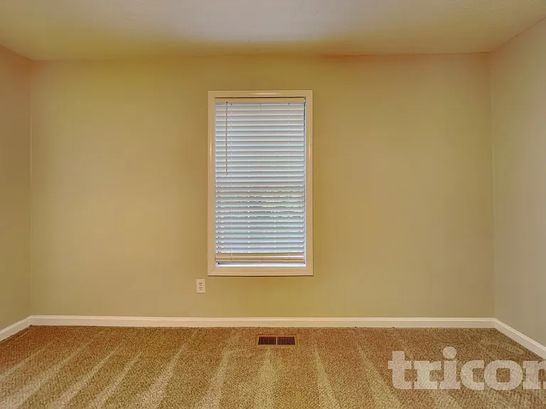 204 Campbell Dr — Photo 9