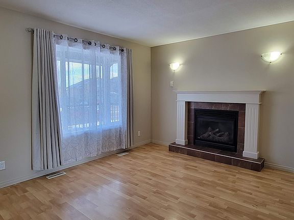 2nd image of 36 Pinnacle St