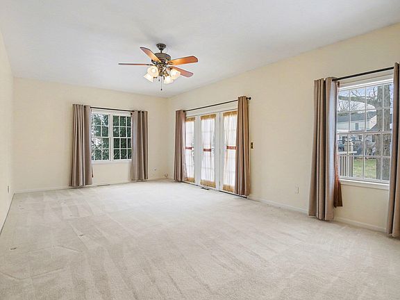 3rd image of 1132 Diamond Dr