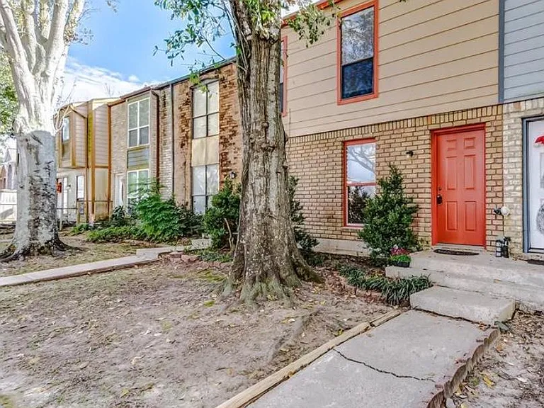 1917M Miramar Ct — Photo 11
