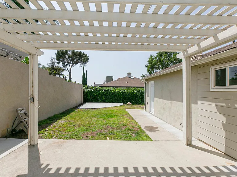 10929 Whitegate Ave — Photo 41