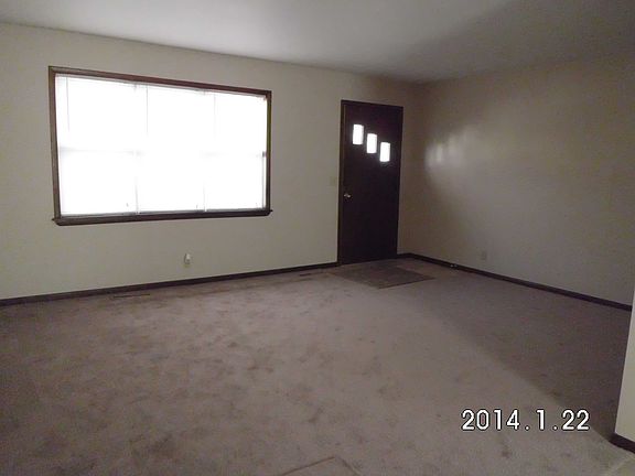 Spacious living room