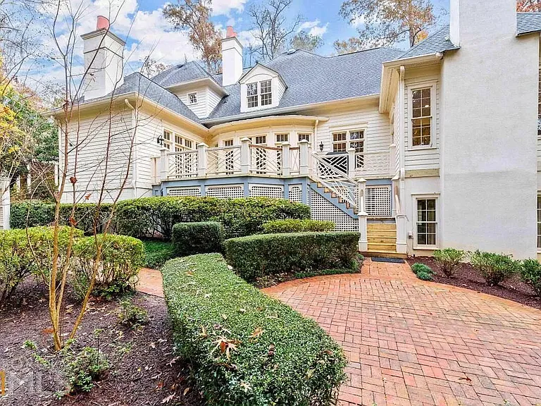 1296 W Wesley Rd NW — Photo 2