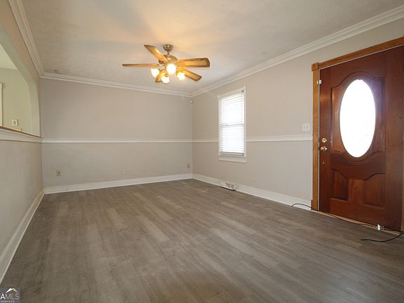 3rd image of 16 Woodberry Dr SE