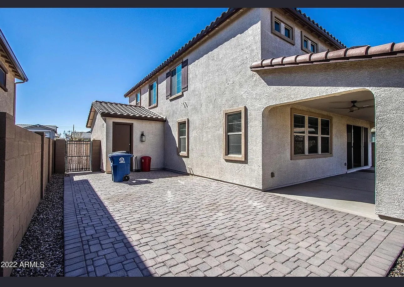 5 bed, 2632 sqft, $3,200 — Photo 3